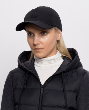 Moncler Black cap with logo patch L20933B000580U082