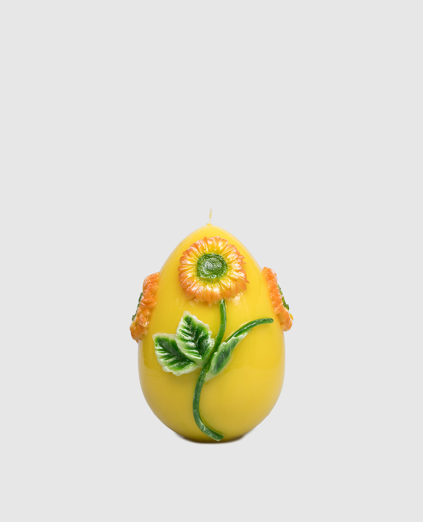 

Yellow egg-shaped candle with gerbera Cereria Introna