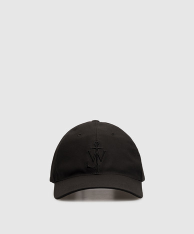 Gorra negra con bordado