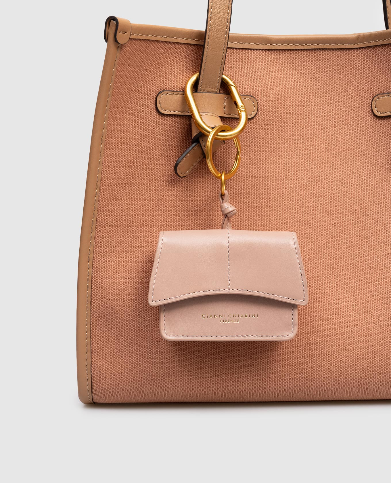 Pink keychain headphone case Gianni Chiarini 2