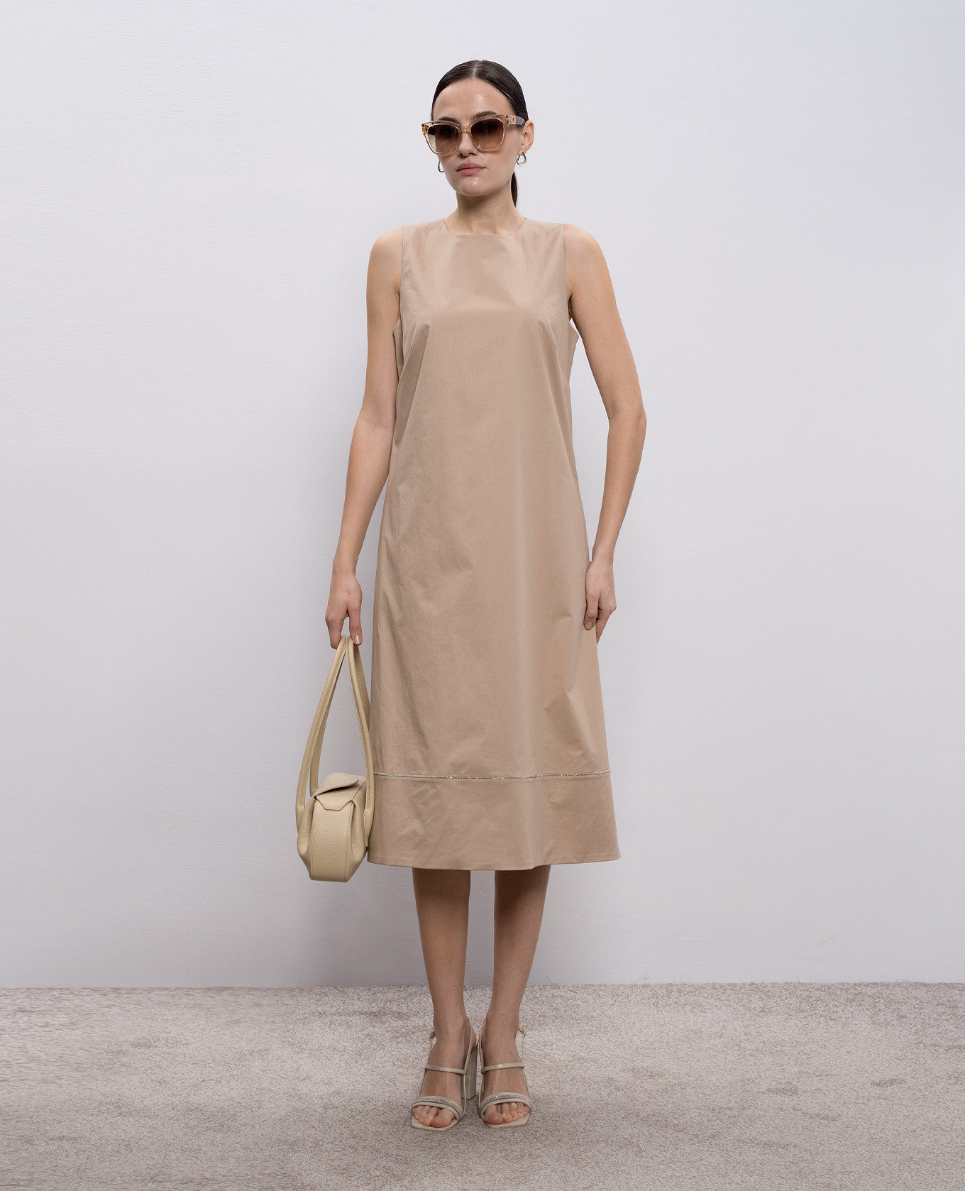 Beige dress with monil chain Peserico 2