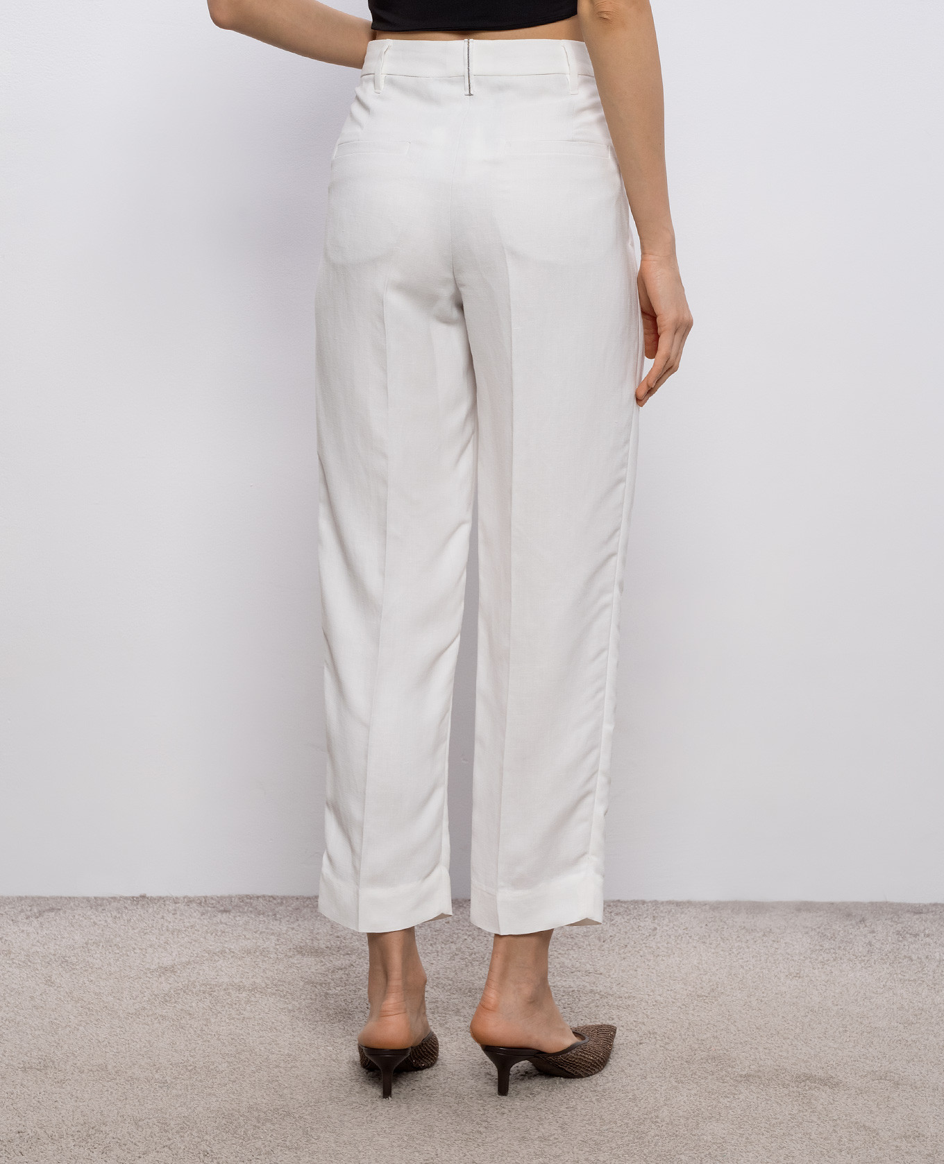 White linen pants with monil chain Brunello Cucinelli 4