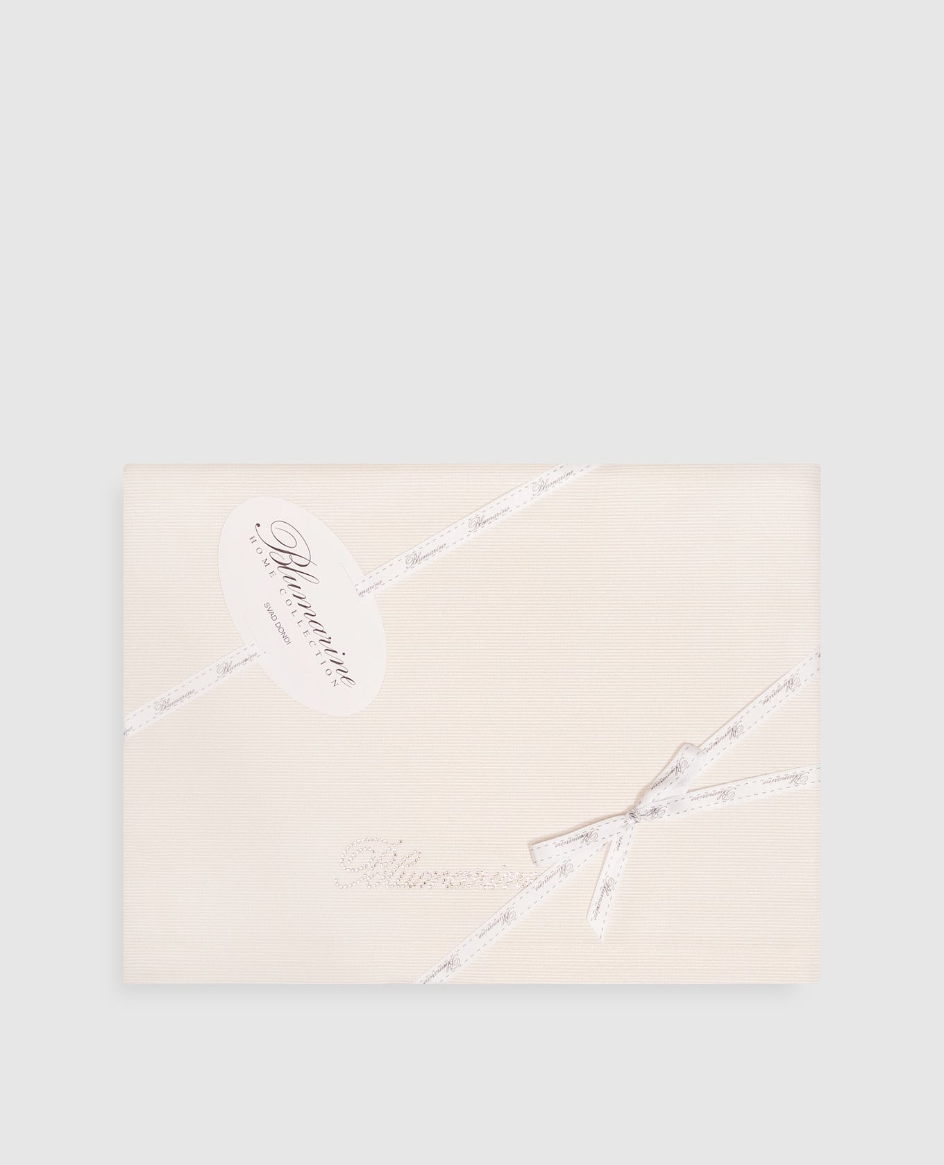 Beige runner with crystals