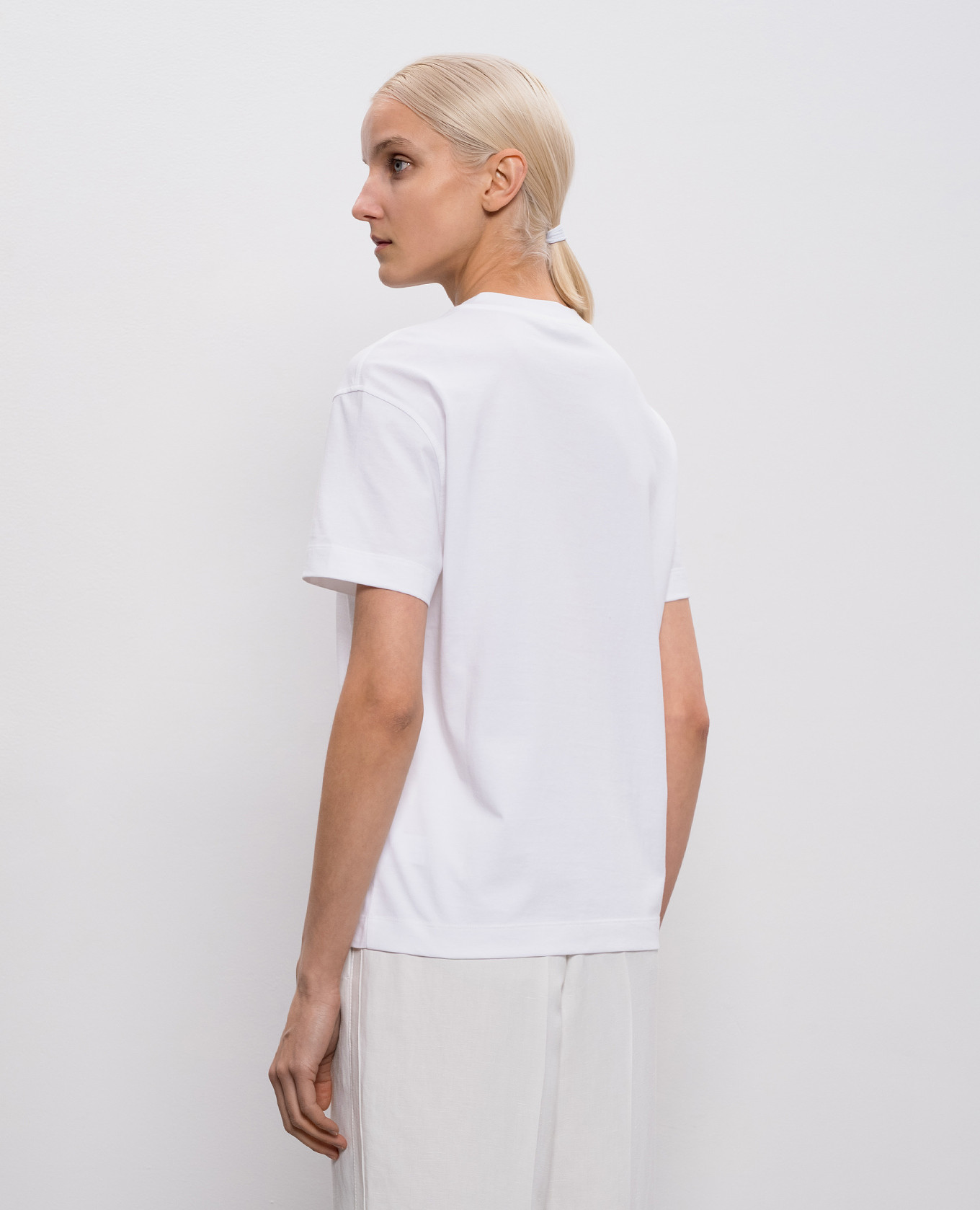 White T-shirt with a monil chain Brunello Cucinelli 4