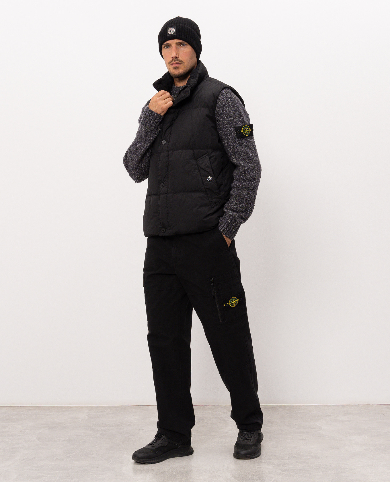Black down vest with logo patch Stone Island 2