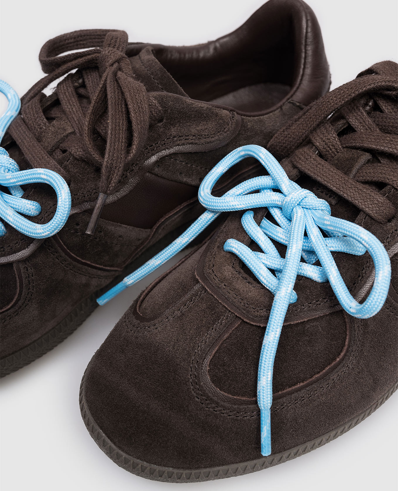 

Brown suede August sneakers with logo Nokwol