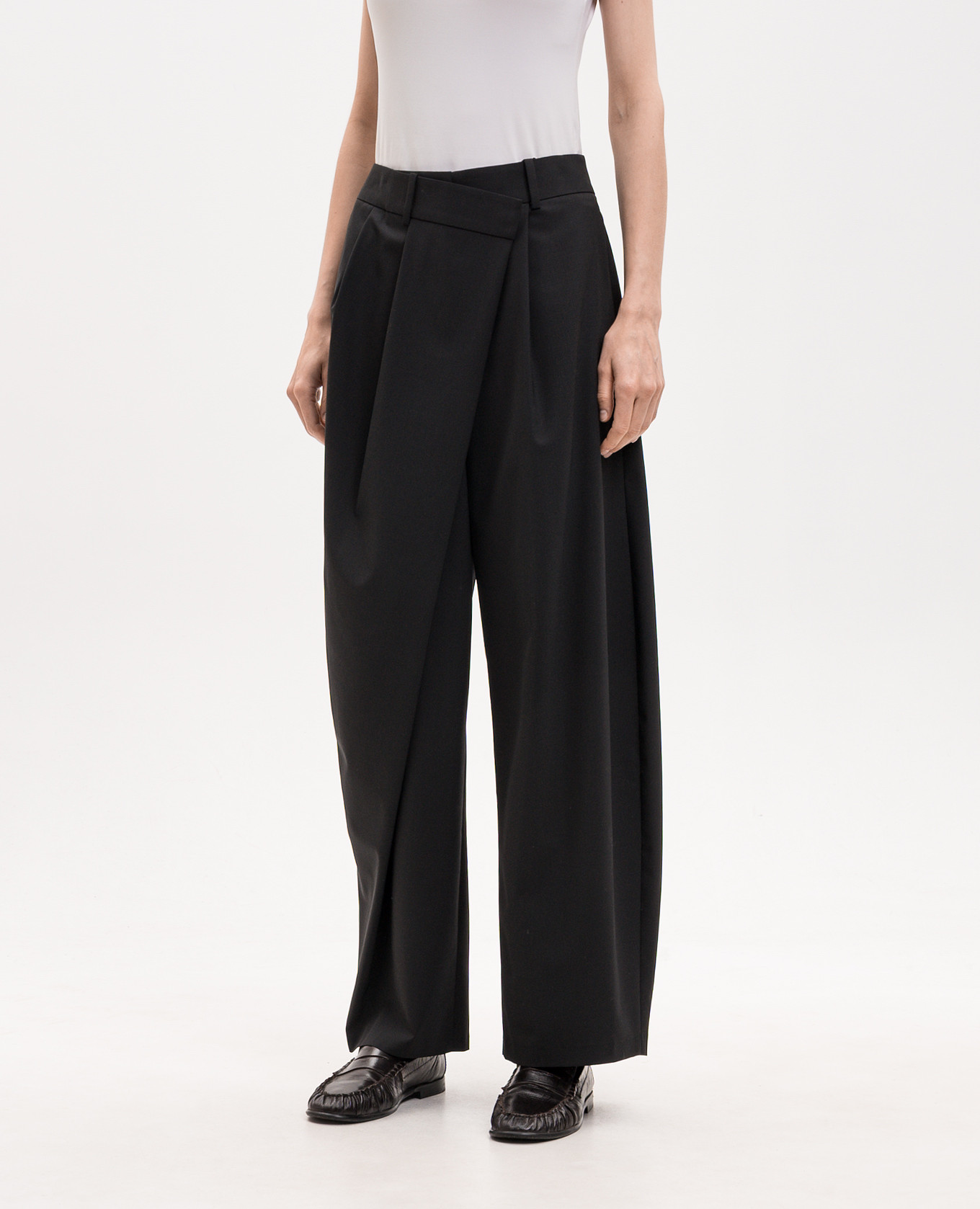 

Black pants with wool Juun.j