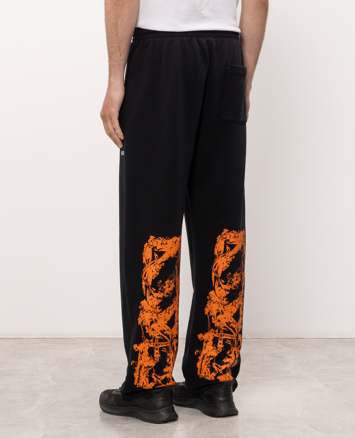 City Nature black sweatpants Off-White 4