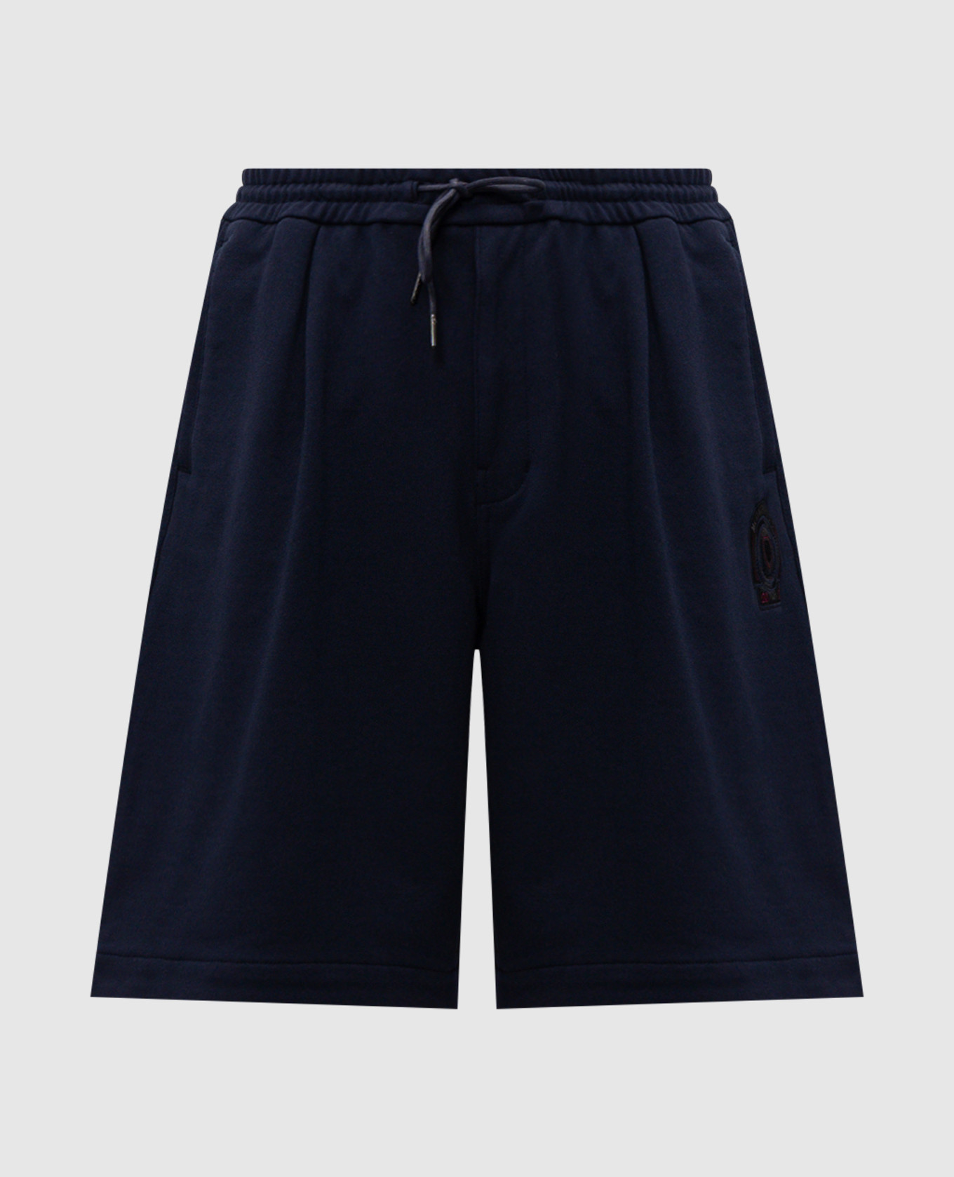Blaue Shorts mit Markenaufnäher