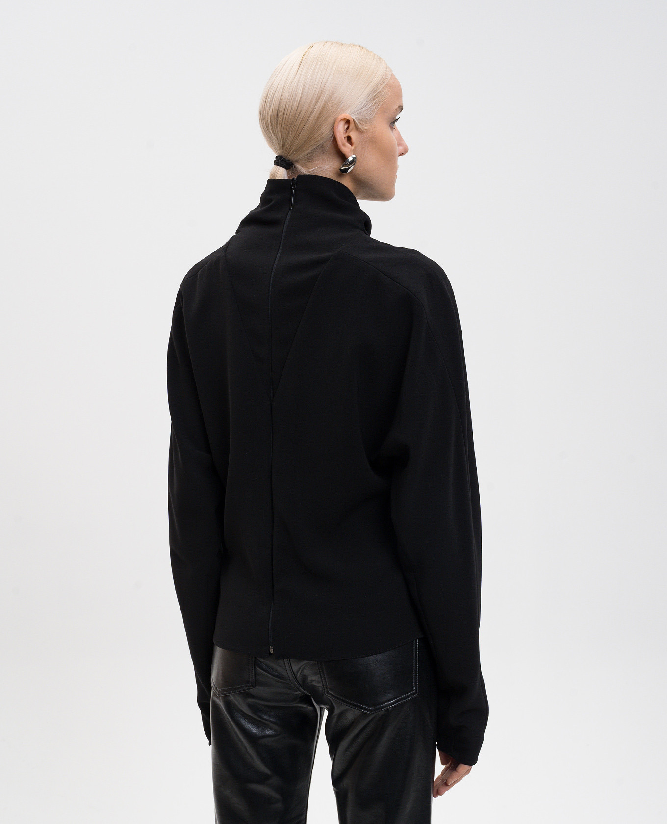 

Black blouse Olamo 16Arlington