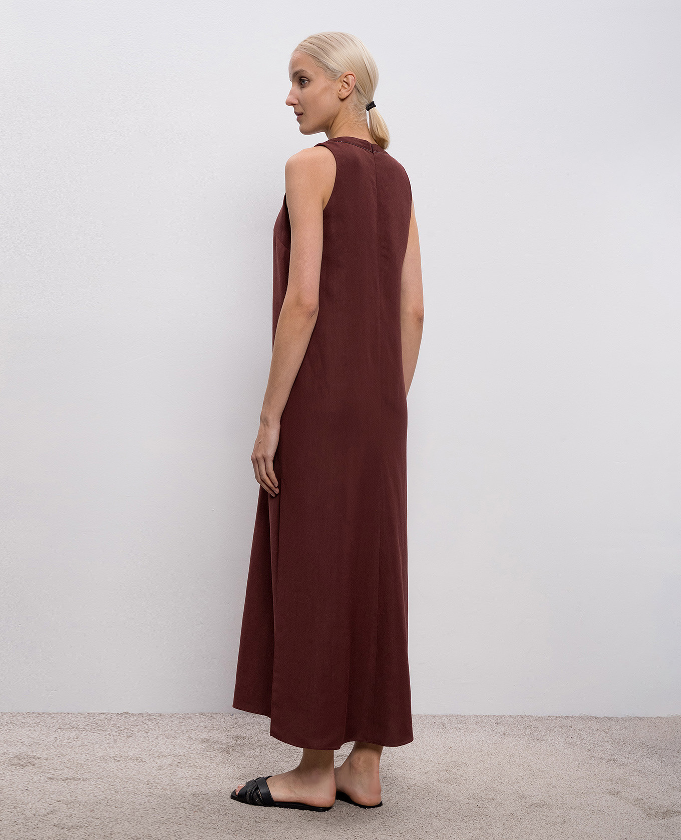 

Burgundy dress with linen Brunello Cucinelli