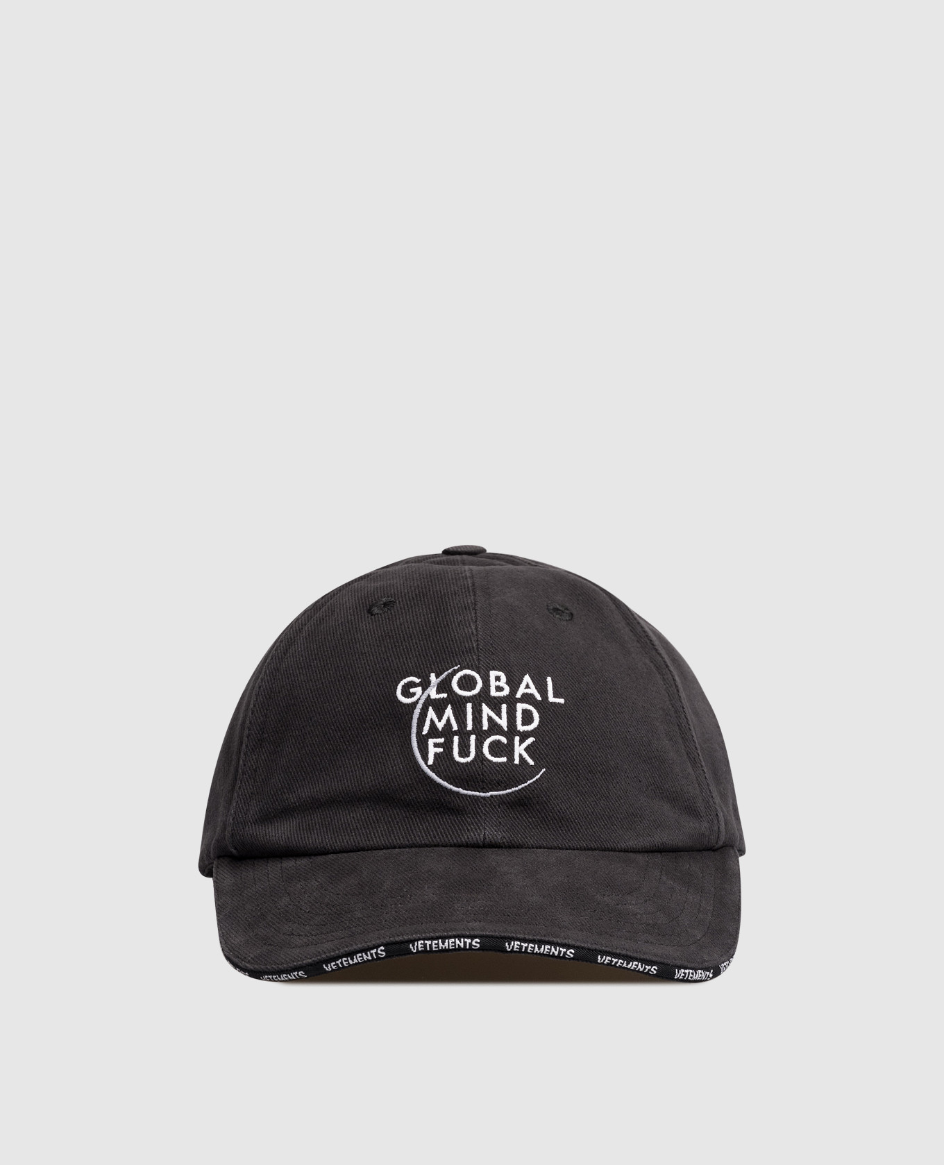 

Black cap with contrasting logo embroidery Vetements