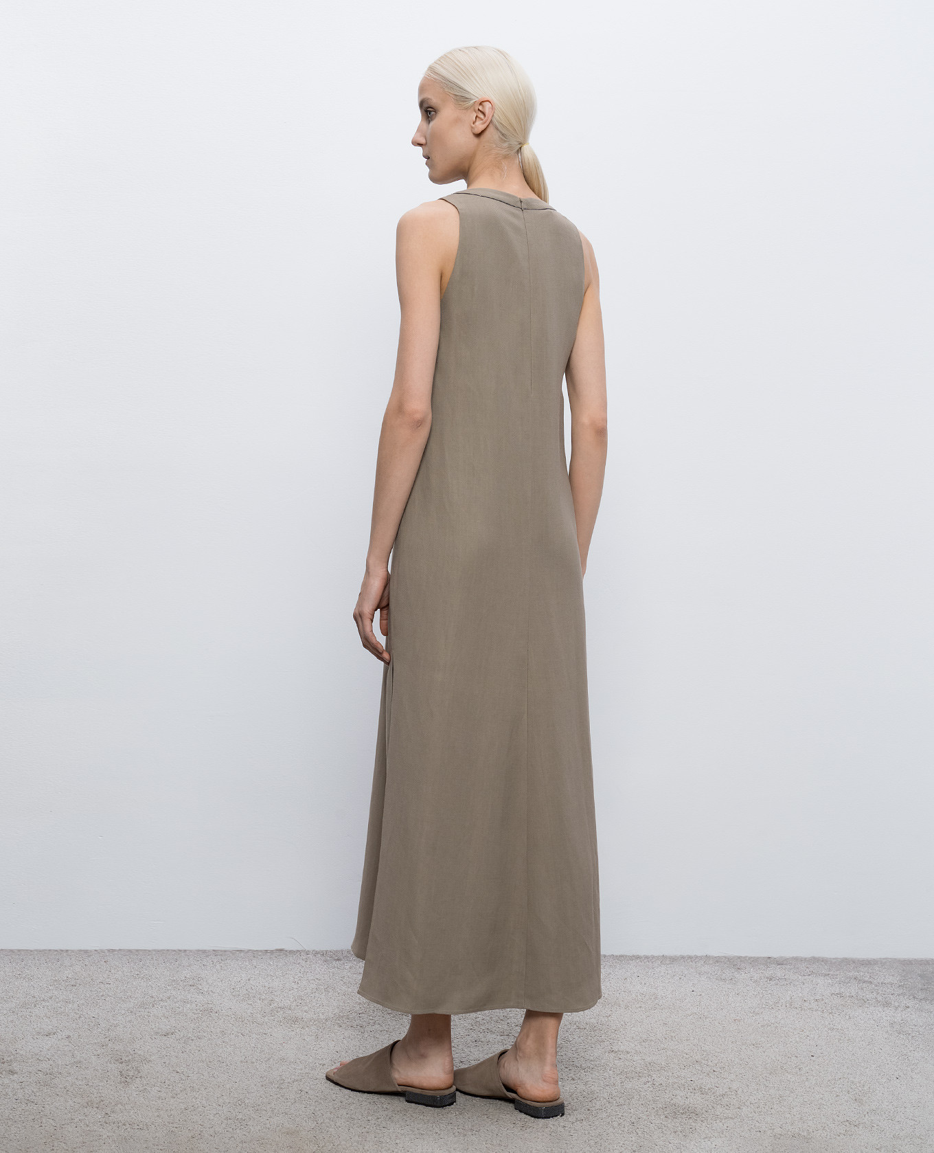

Brown dress with linen Brunello Cucinelli