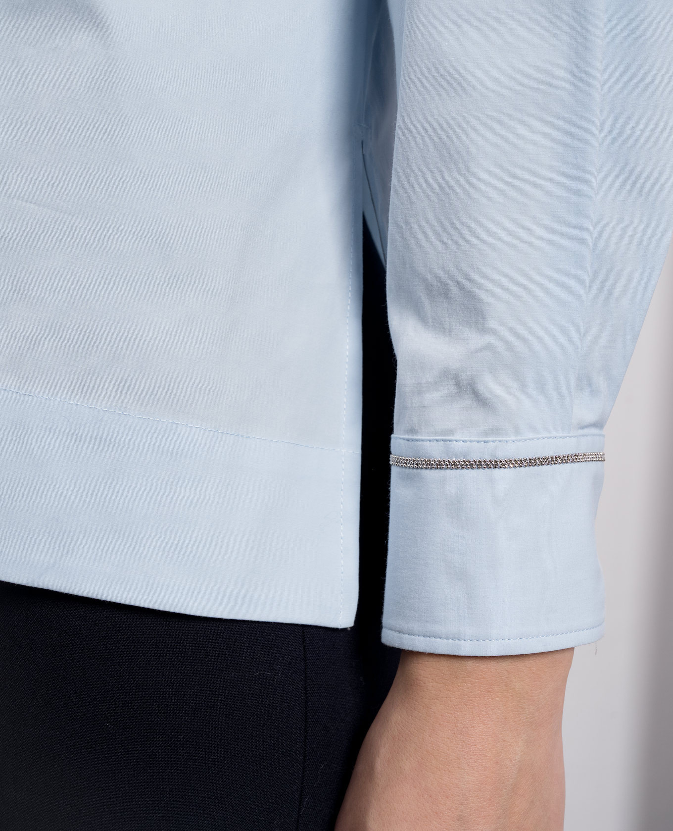 Blue shirt with a monil chain Peserico 5