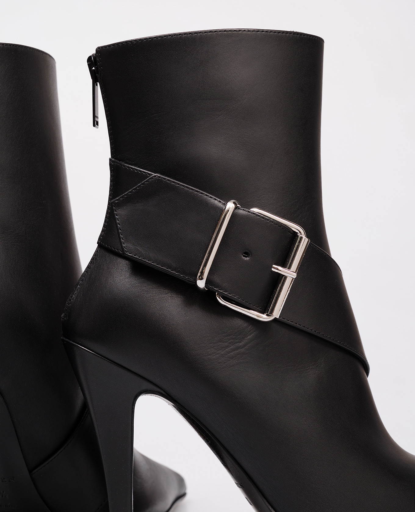 Black leather Heron Buckle ankle boots Alexander McQueen 5
