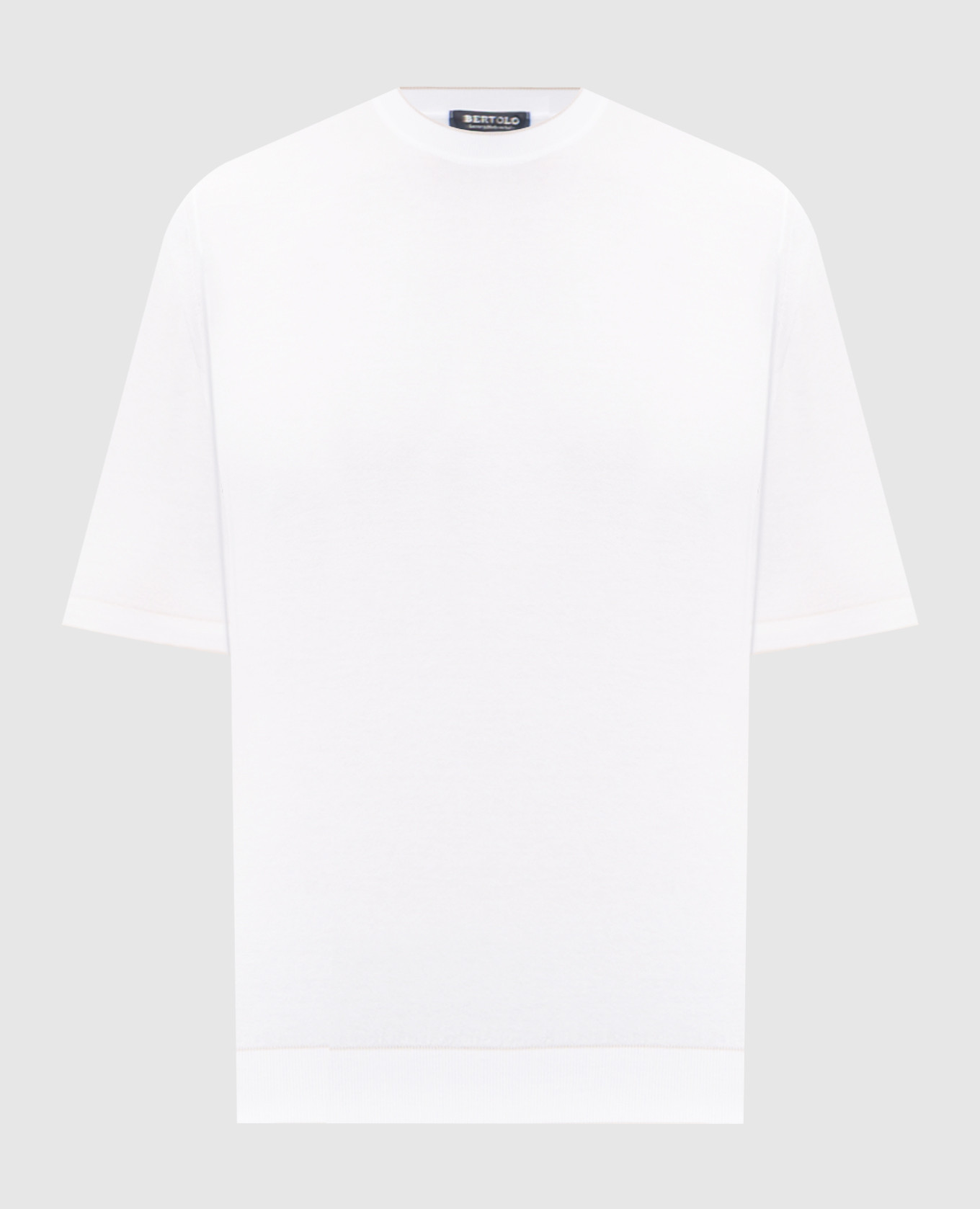 White t-shirt with edging