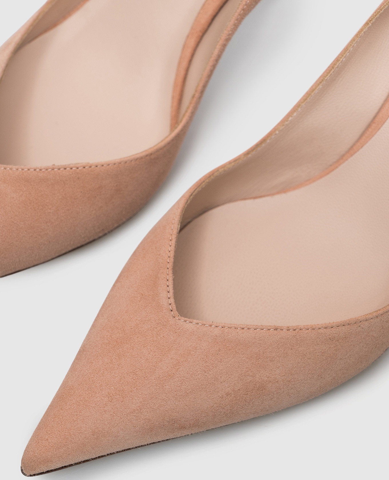 Beige suede shoes Vivienne Le Silla 5