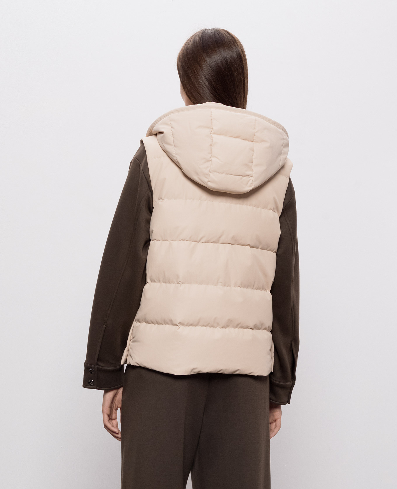 Beige down vest with monil chain Peserico 4