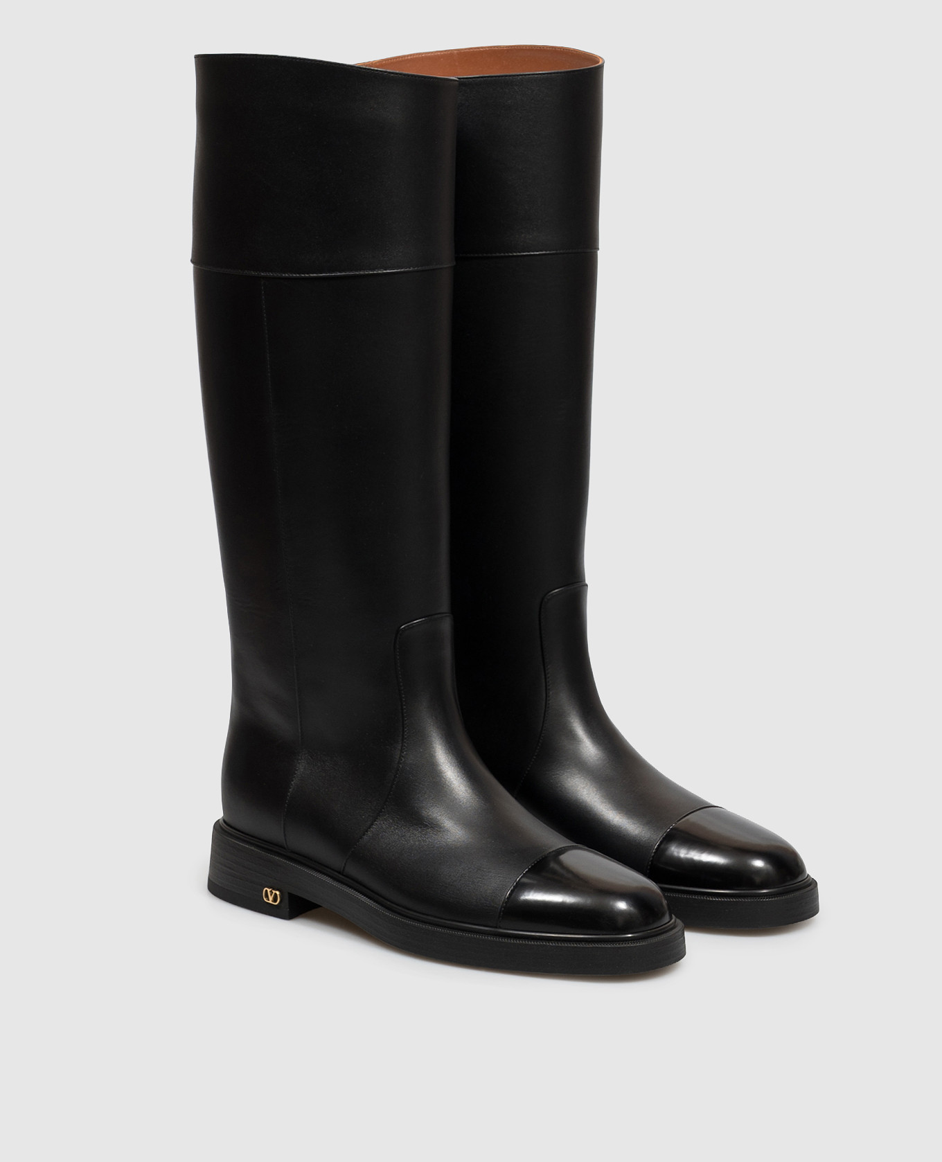 Black leather boots with emblem Valentino 2