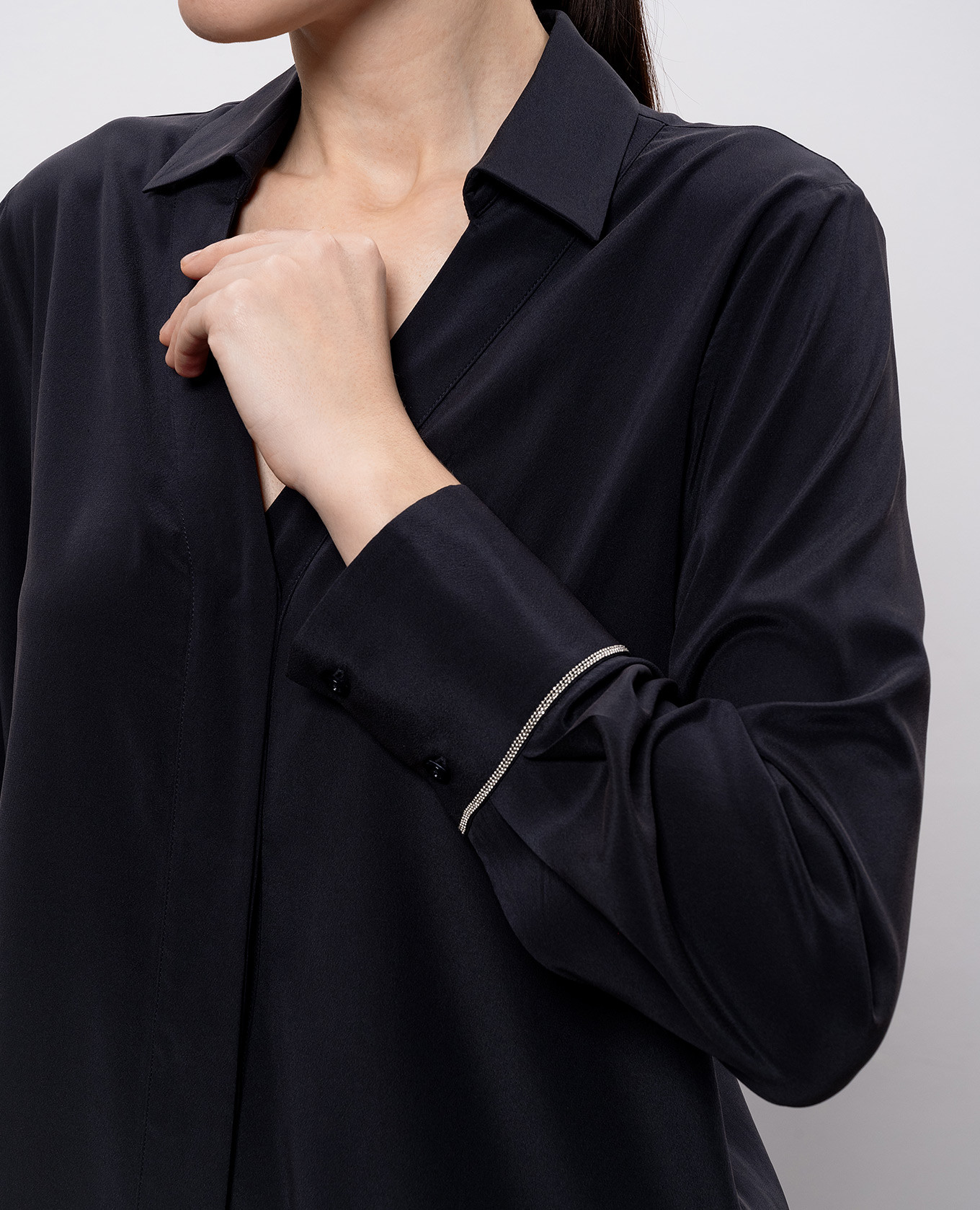 Blue silk blouse with monil chain Peserico 5