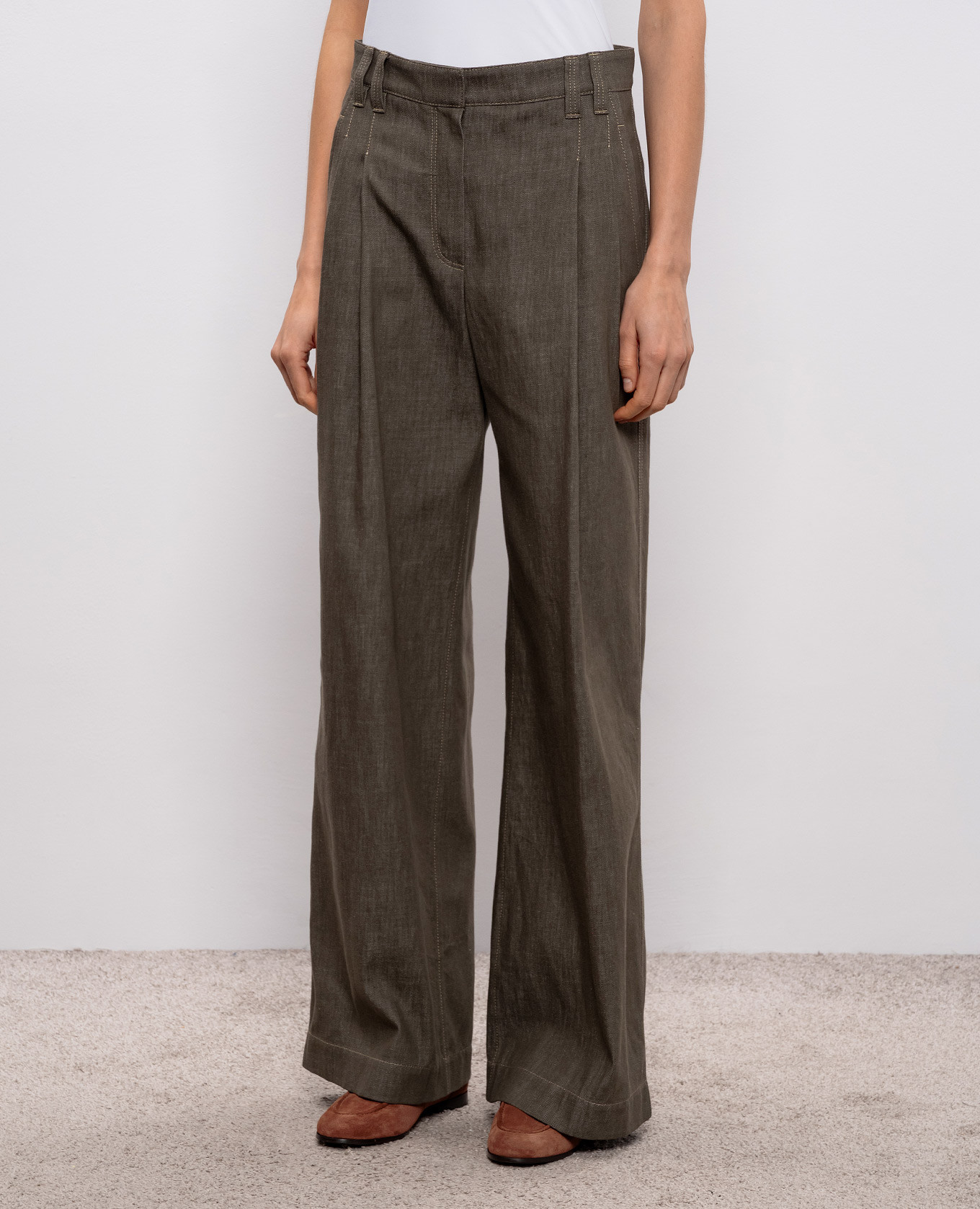 Khaki pants with monil chain Brunello Cucinelli 3