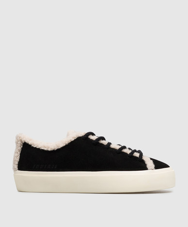 Schwarze Wildleder-Sneaker mit Pelzbesatz