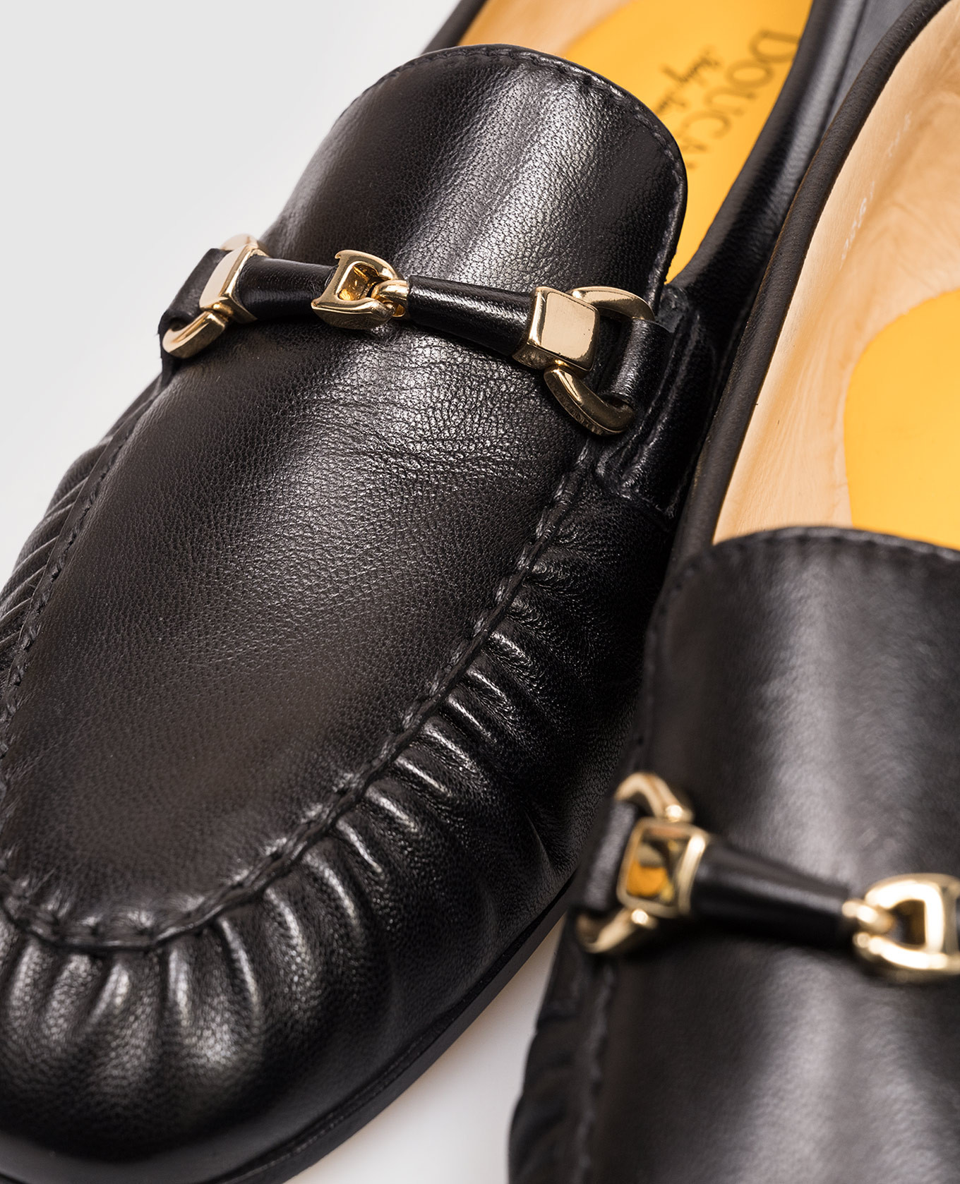 

Black leather loafers with logo Doucal's