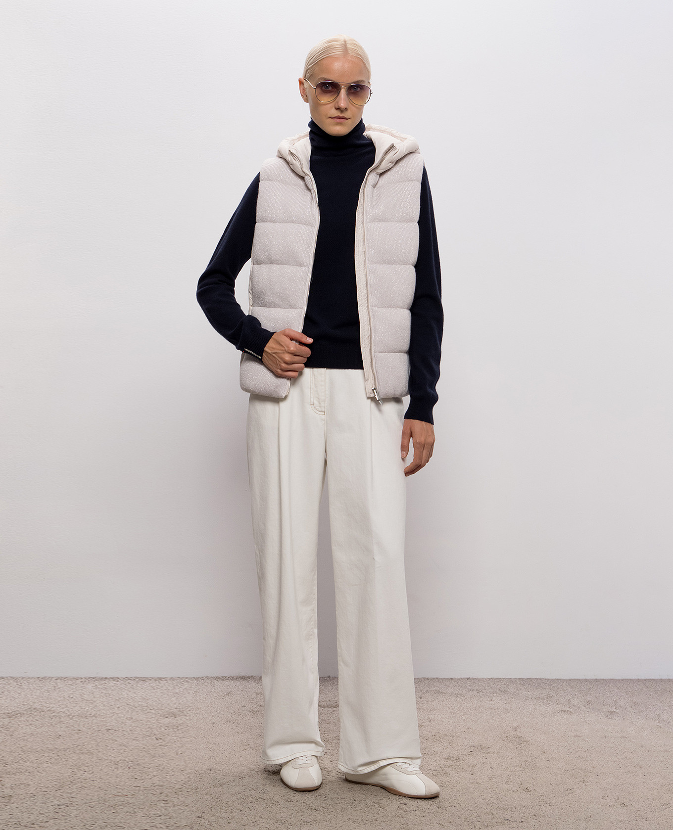 Ivory jeans with logo patch Peserico 2
