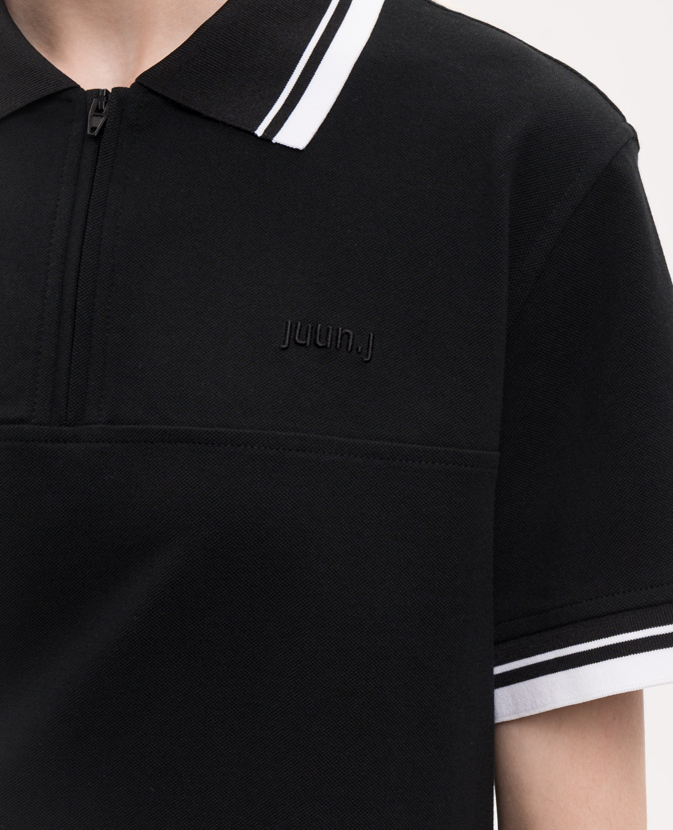 

Black polo shirt with embroidered logo Juun.j