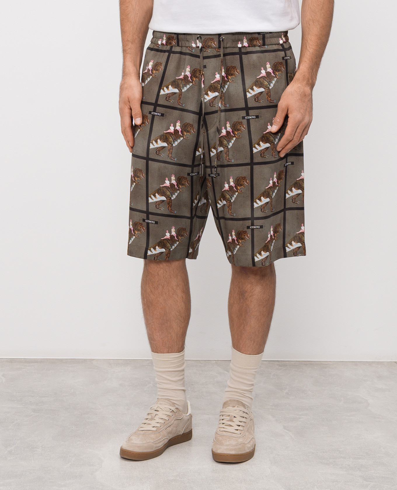 Khaki shorts with branded print Iceberg 3