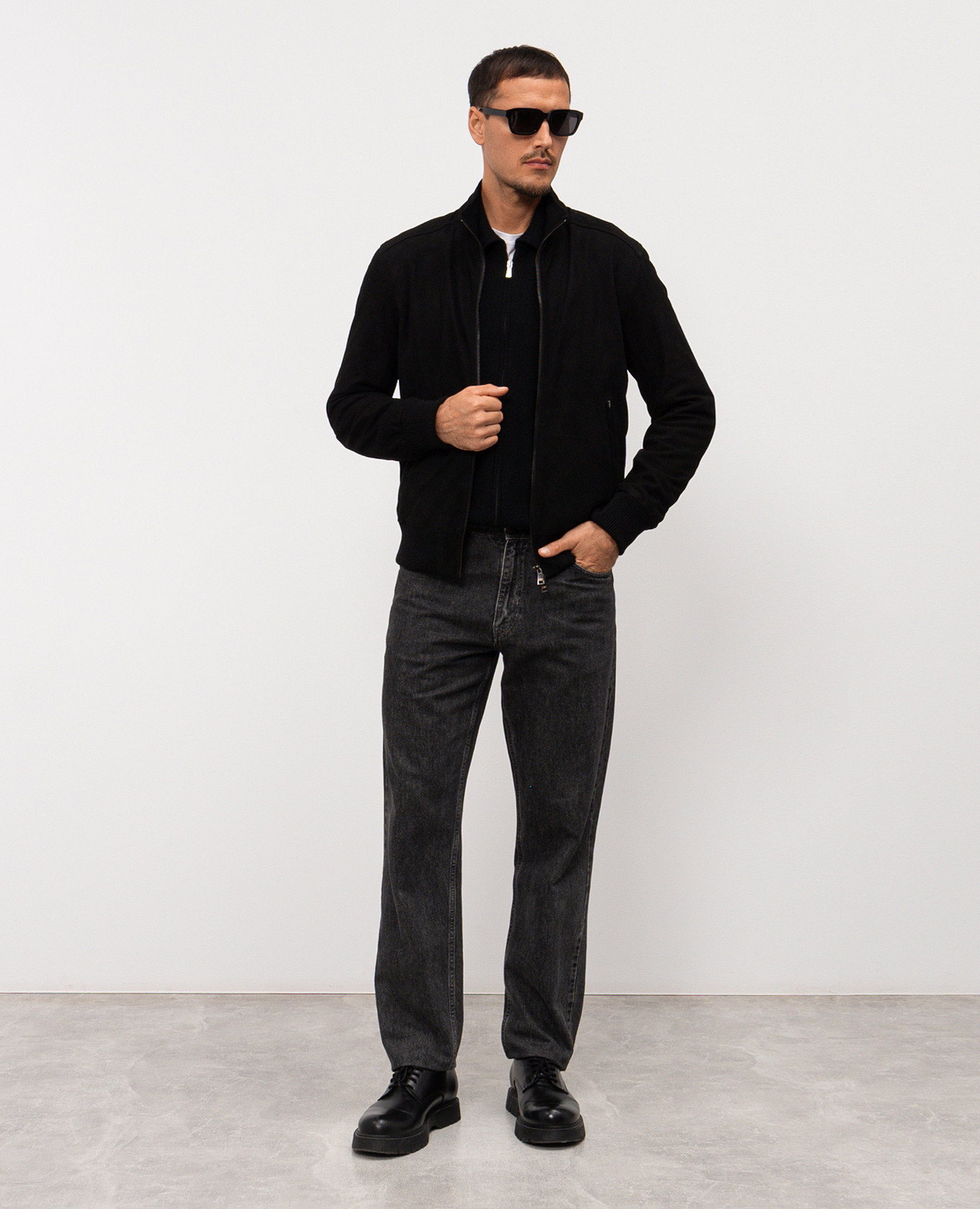 

Black cashmere cardigan Enrico Mandelli