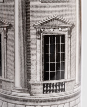 Fornasetti Scented candle - NEL MENTRE - Architettura Décor in a porcelain candlestick FPT419XIM