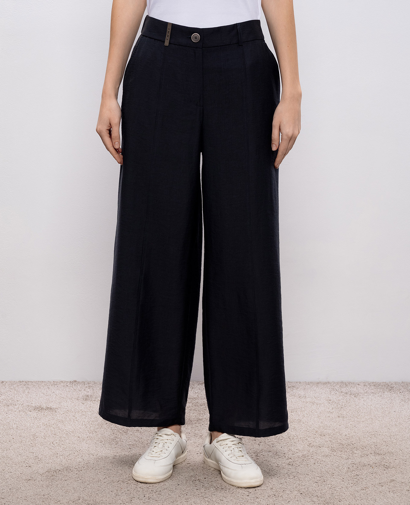 

Blue pants with brand patch Peserico