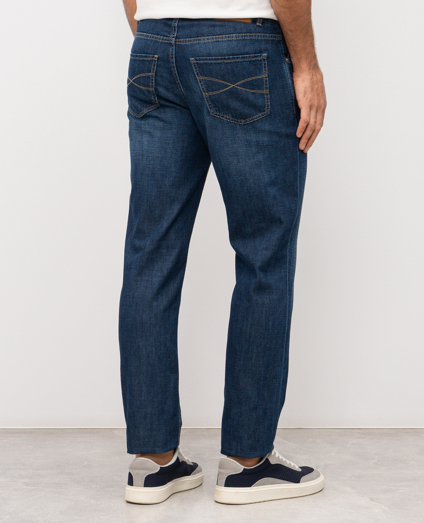 Blue jeans with logo patch Brunello Cucinelli 4