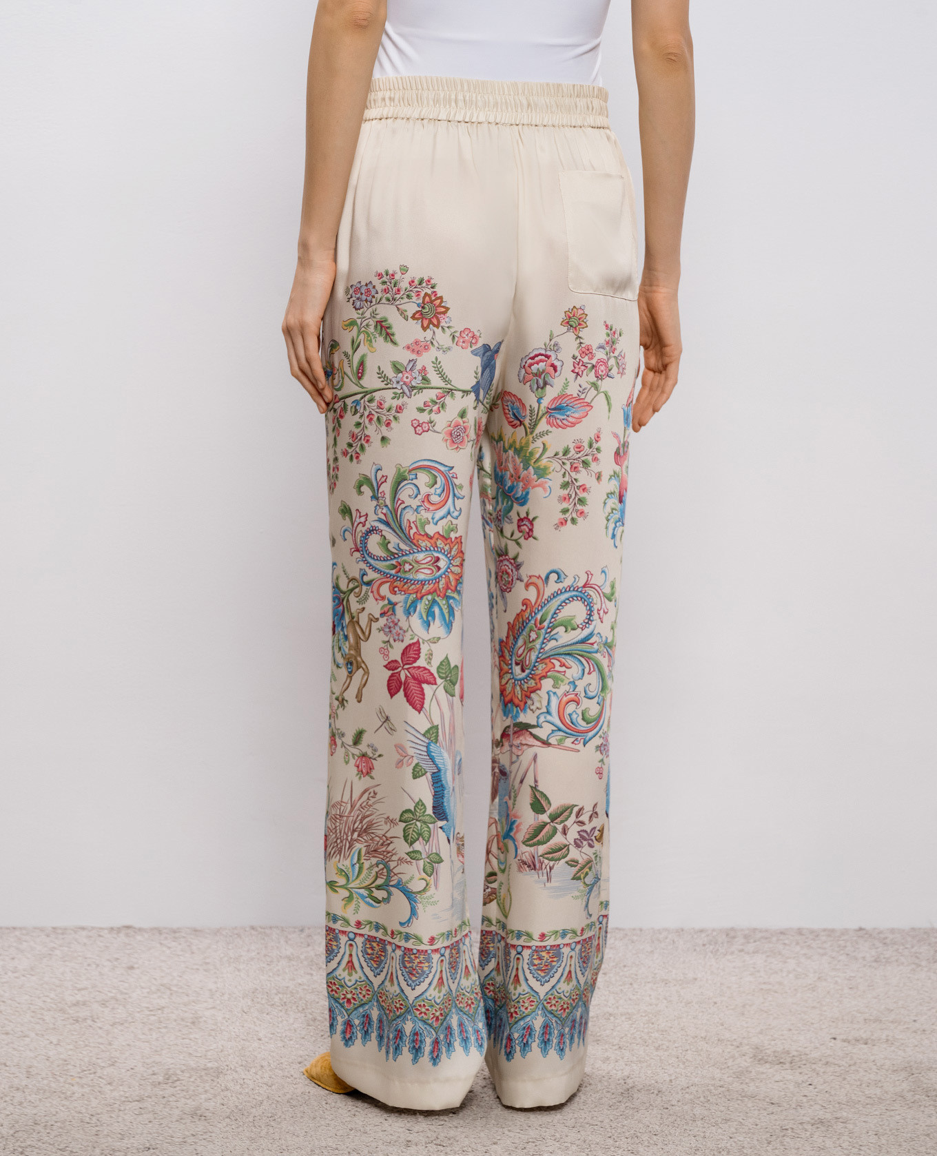 

Beige printed pants Etro