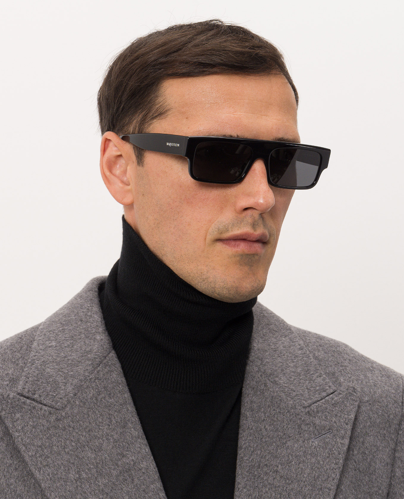 Black sunglasses with logo Alexander McQueen 2