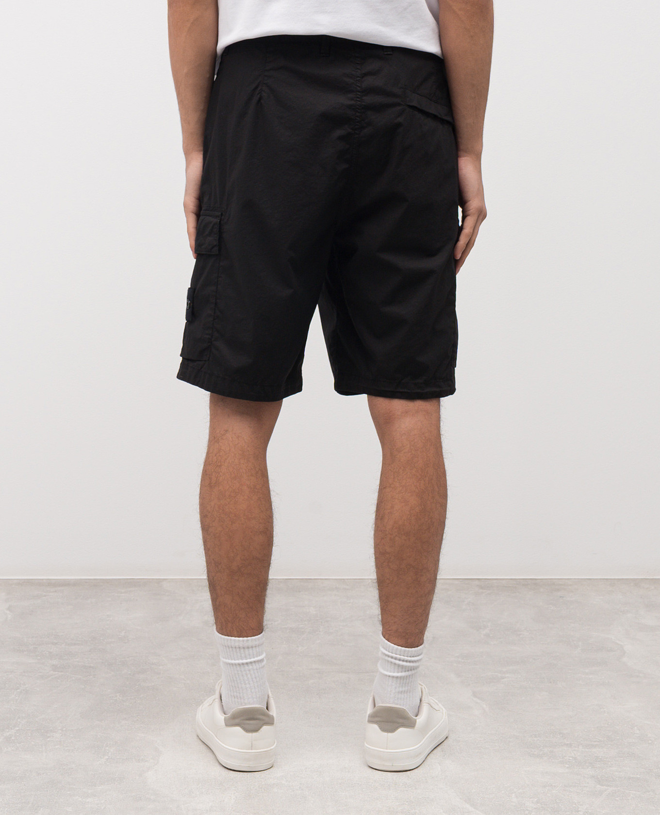 

Black cargo shorts with logo Stone Island