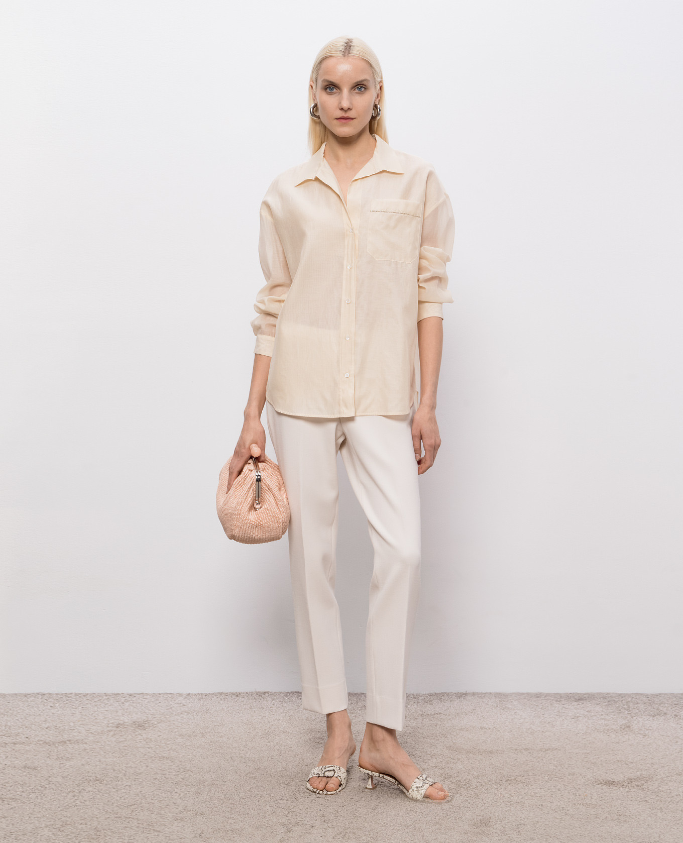 

Beige silk shirt with monil chain Peserico