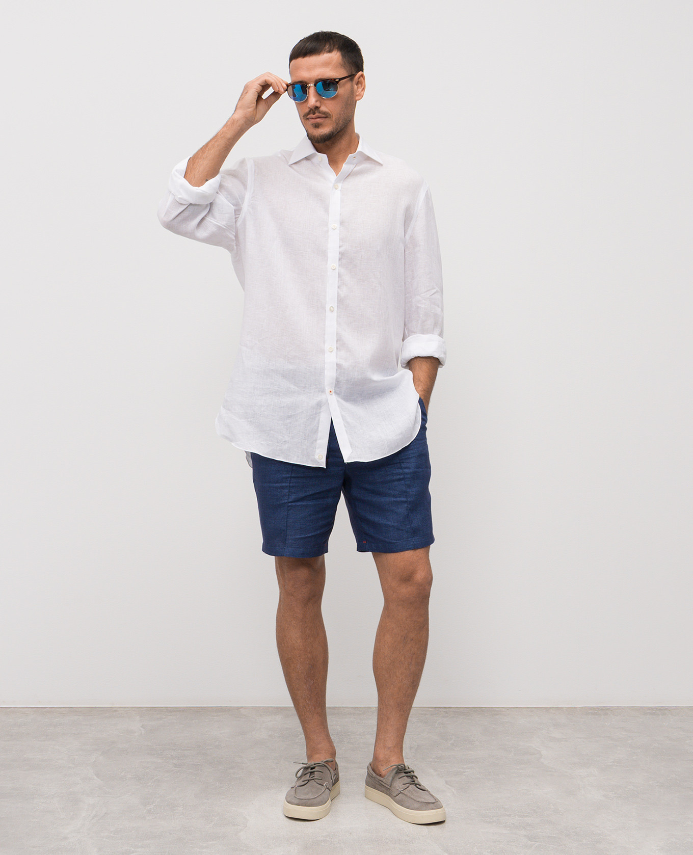

Blue linen shorts ISAIA