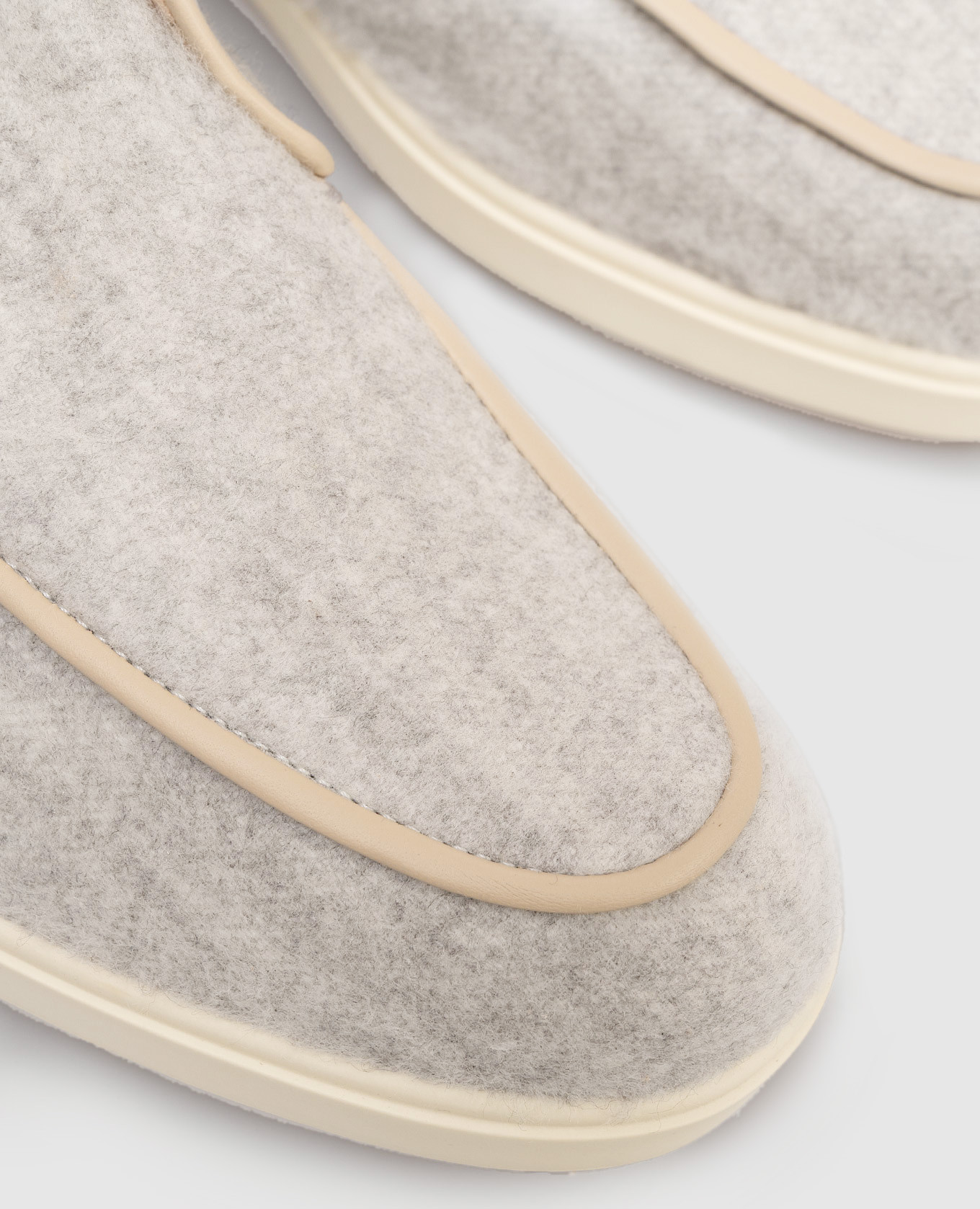 

Gray desserts with logo Santoni, Grey