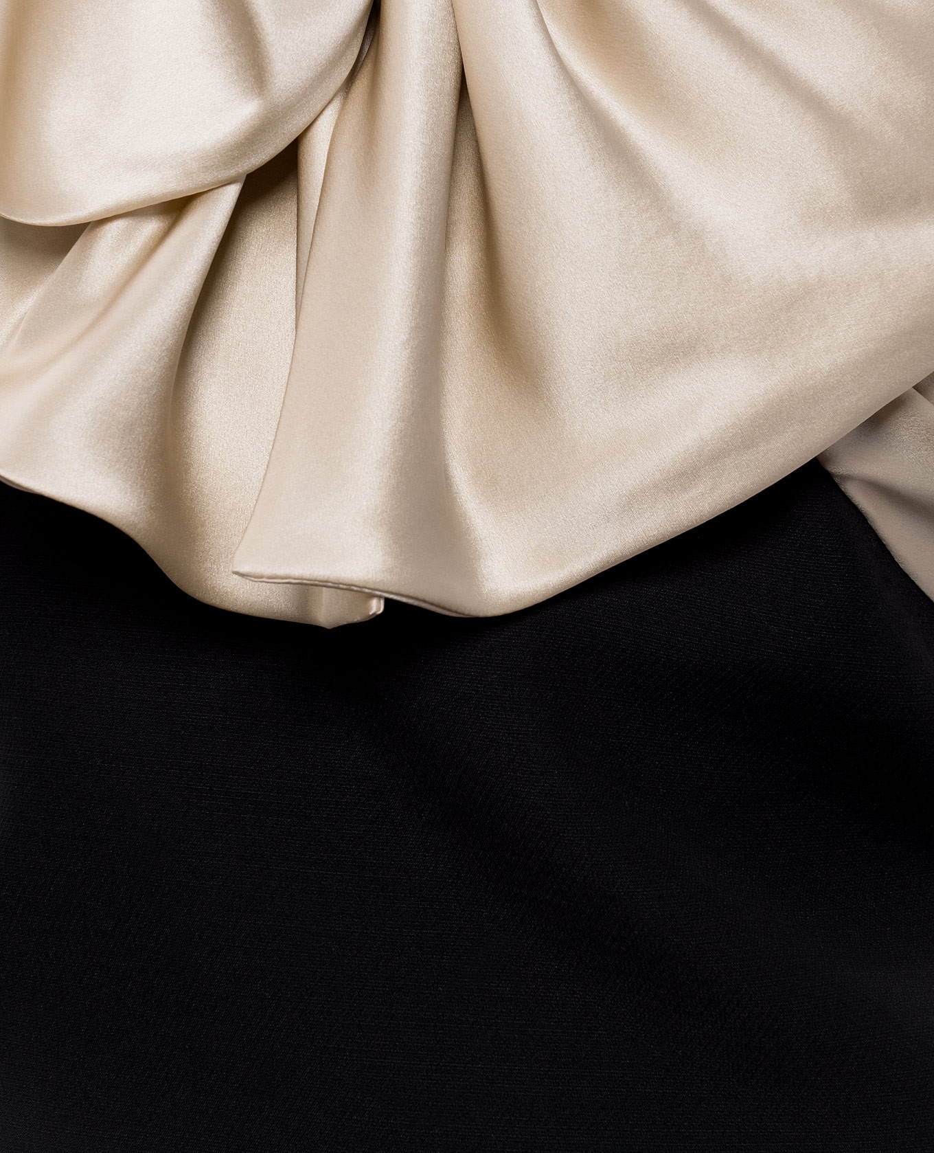 Black one-shoulder dress made of wool and silk Valentino 5