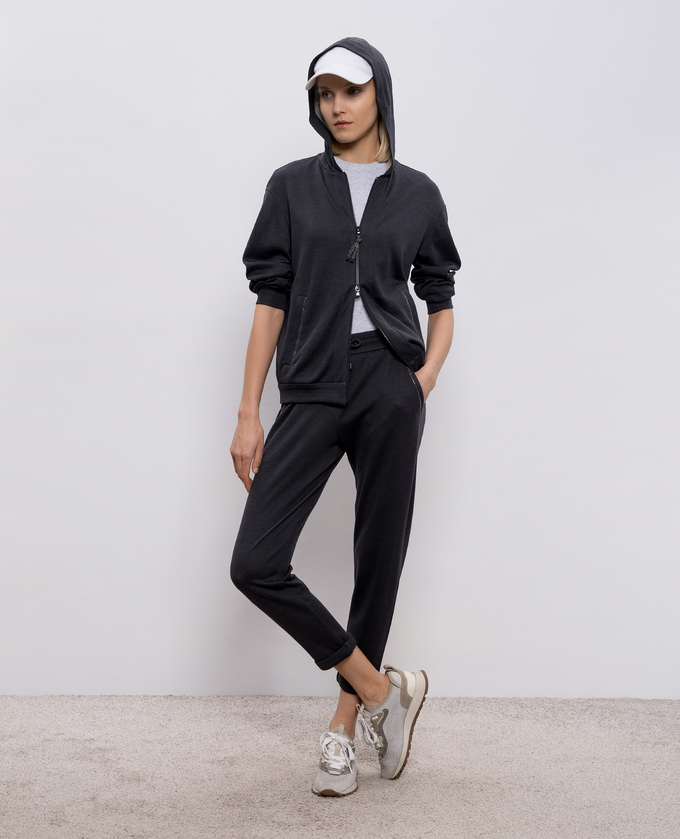 

Grey sweatpants with silk Brunello Cucinelli