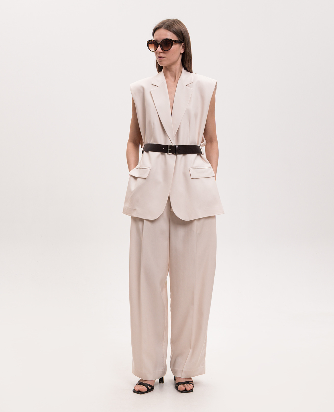 Beige asymmetrical vest with belt Solotre 2