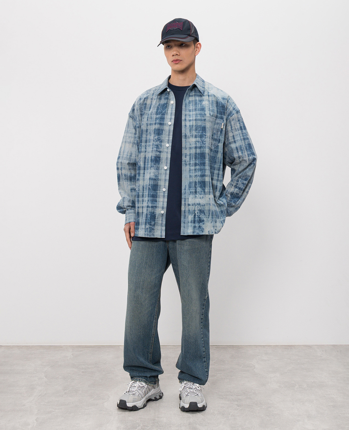 

Blue T-shirt with embroidered logo Juun.j