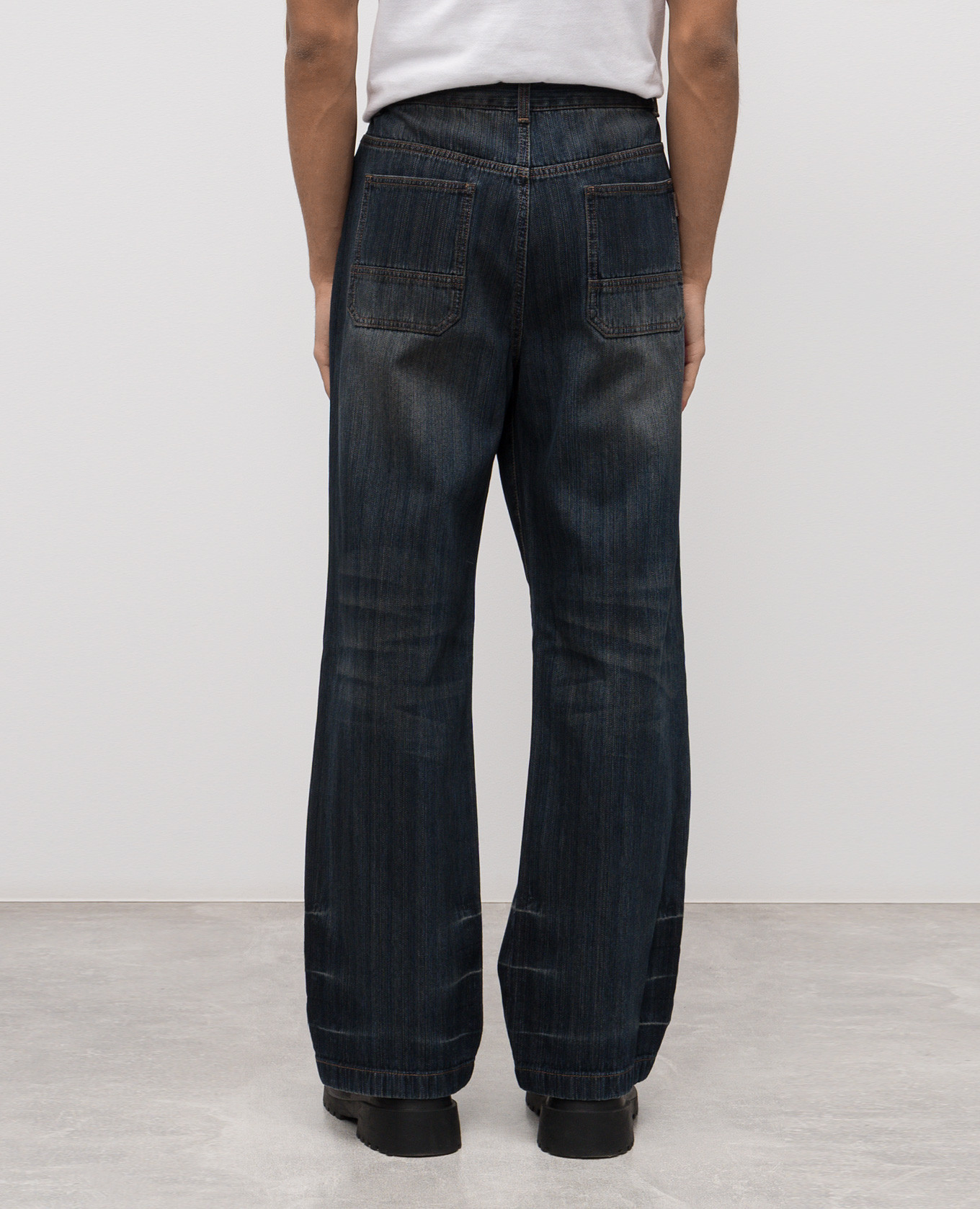 Blue jeans with a worn effect Juun.j 4
