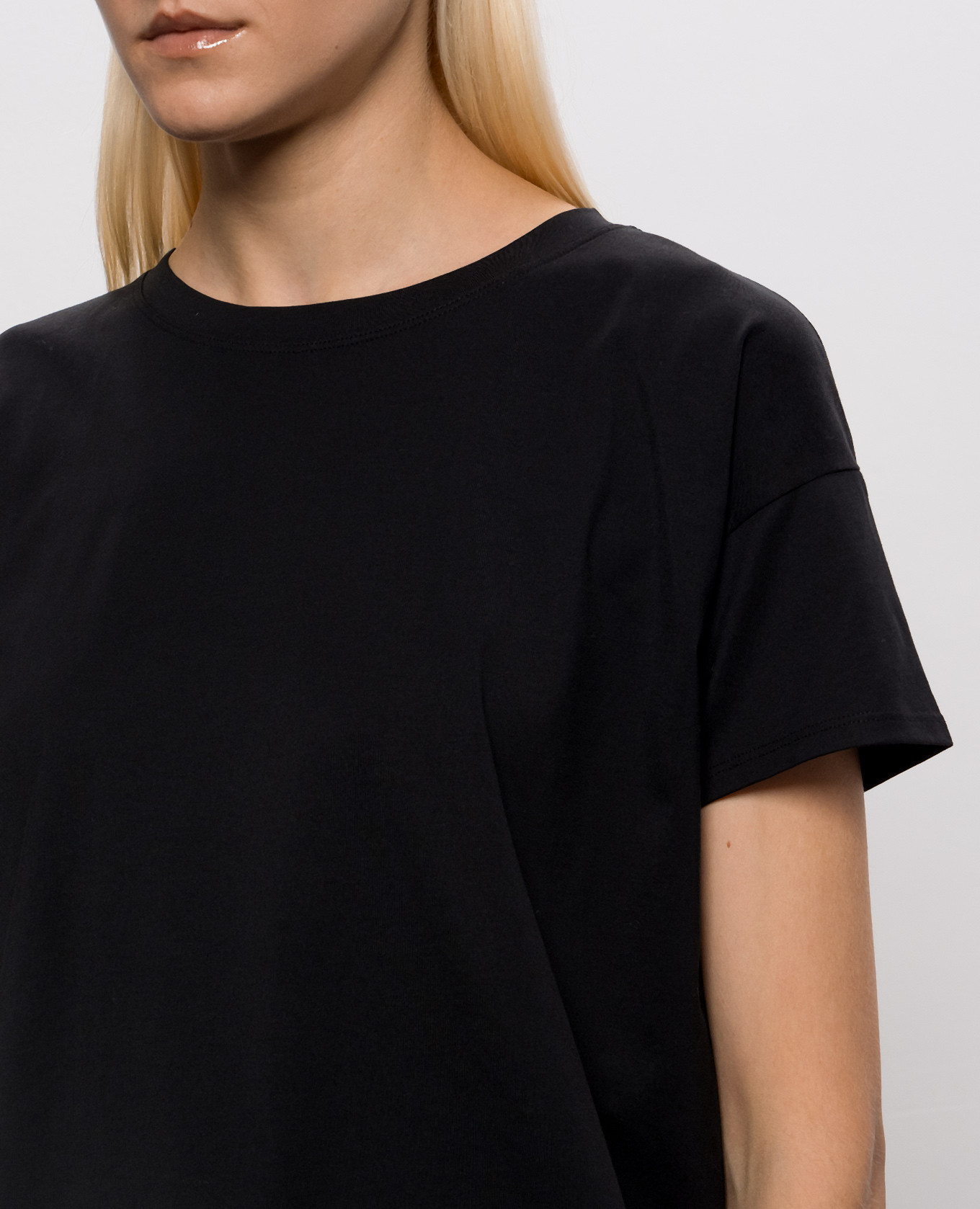 Basiluzzo black t-shirt Loulou de Saison 5