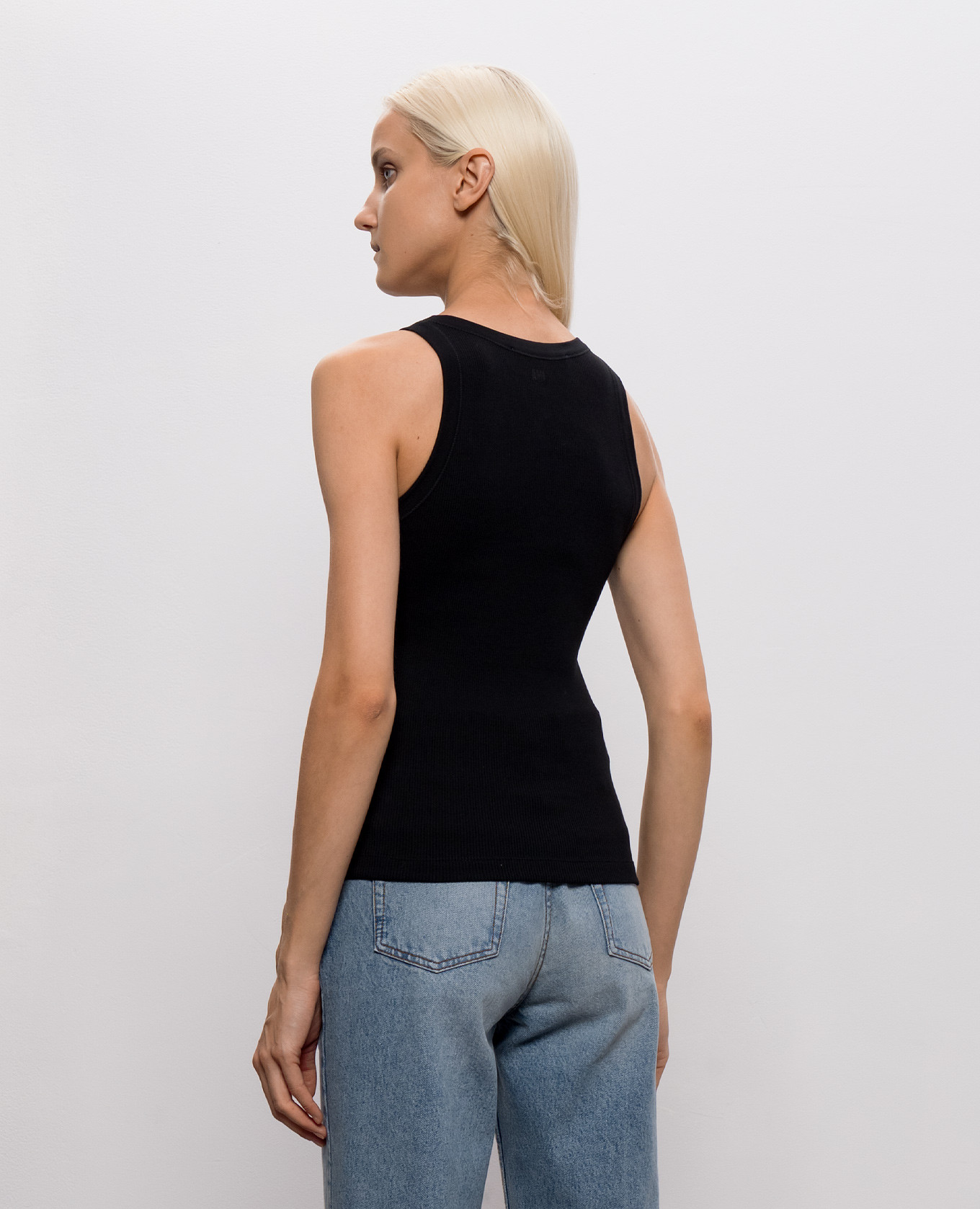 Black ribbed T-shirt with embroidered emblem Ami Paris 4