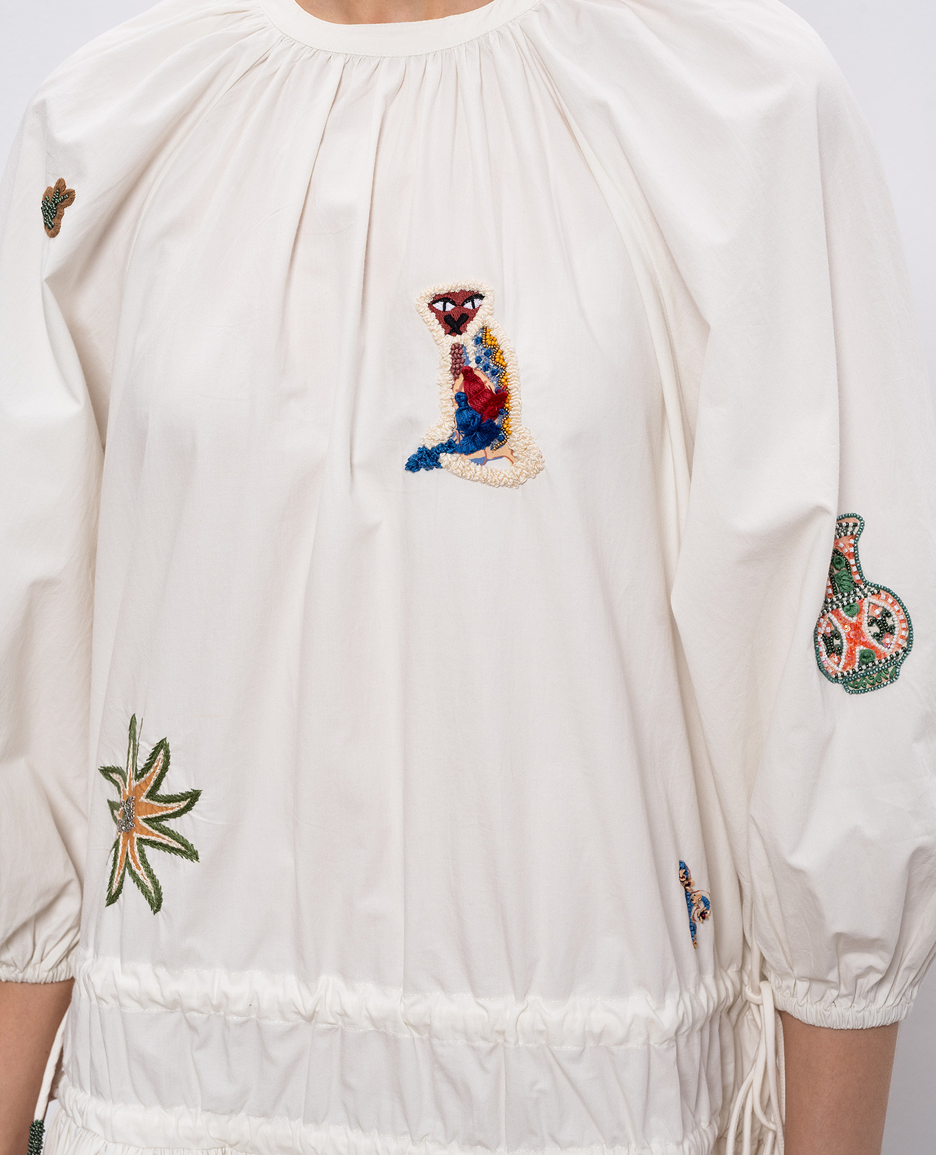

Carmine white dress with embroidery Alemais