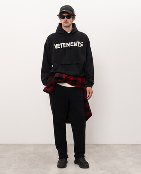Vetements Black hoodie with logo print MH27HD149Bm