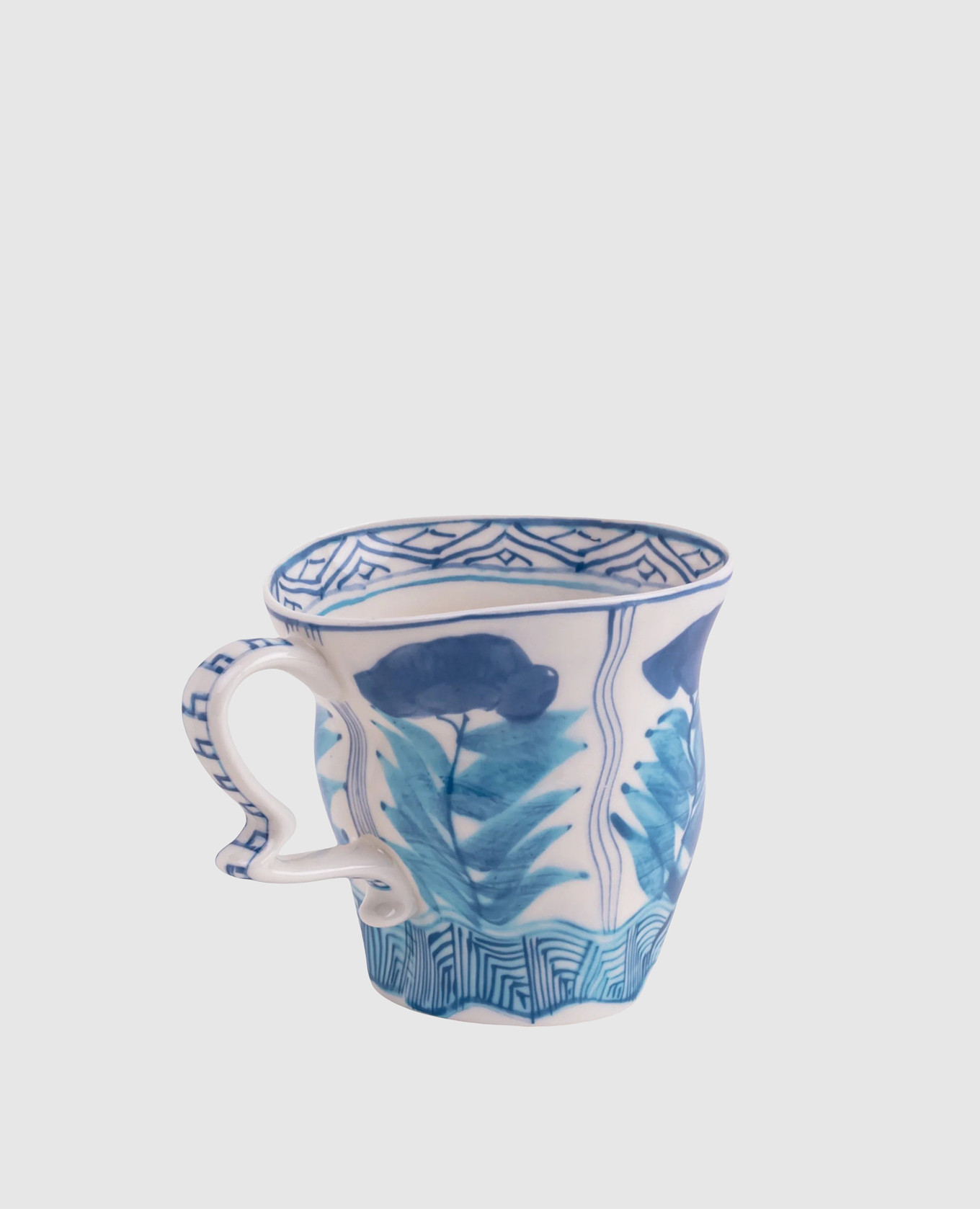 Tazza asimmetrica in porcellana Classici sotto l'effetto dell'acido SAKE FLOWER